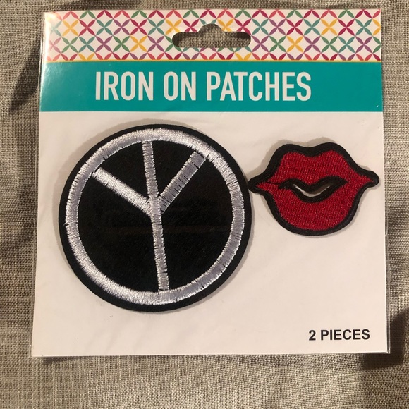 8855 Iron on Patches For Clothes Lips Peace Sign Fashion & Decorative Uses - Picture 2 of 4